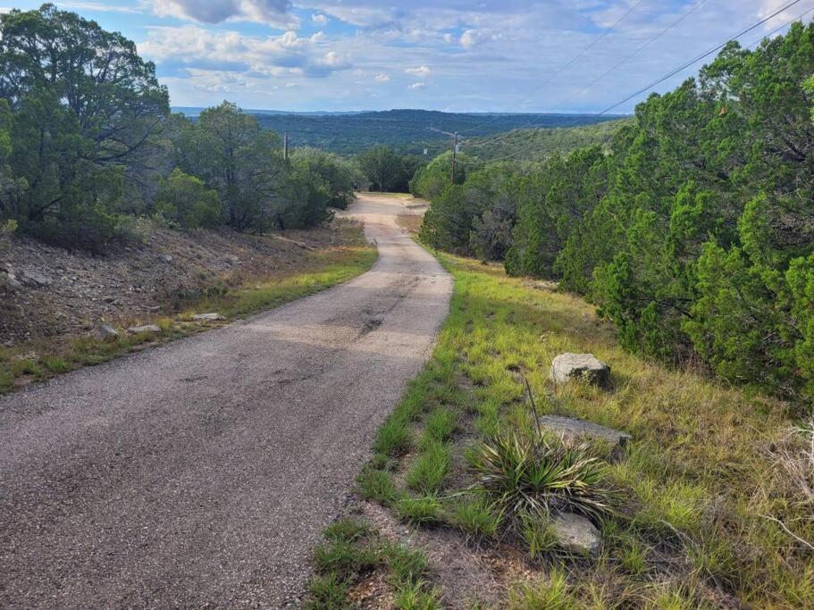 Entire 2Br 2Ba Hilltop View Home Sleeps 7 Pets 4 Acres Jacuzzi Central Ac Kingbeds Free Wifi-Parking Kitchen Washerdryer Starry Terrace Two Sunset Dining Patios Grill Stovetop Oven Fridge Onsitewoodedhiking Wildlife Coveredpatio4Pets & Birds Singing! Marble Falls Exteriér fotografie