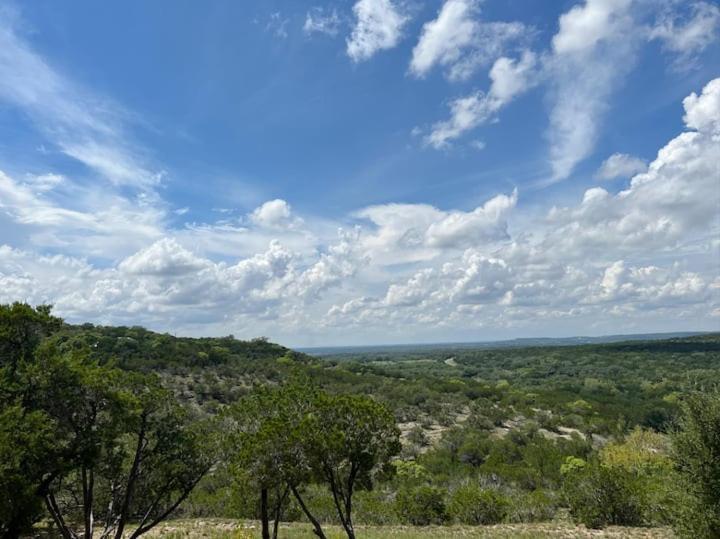 Entire 2Br 2Ba Hilltop View Home Sleeps 7 Pets 4 Acres Jacuzzi Central Ac Kingbeds Free Wifi-Parking Kitchen Washerdryer Starry Terrace Two Sunset Dining Patios Grill Stovetop Oven Fridge Onsitewoodedhiking Wildlife Coveredpatio4Pets & Birds Singing! Marble Falls Exteriér fotografie