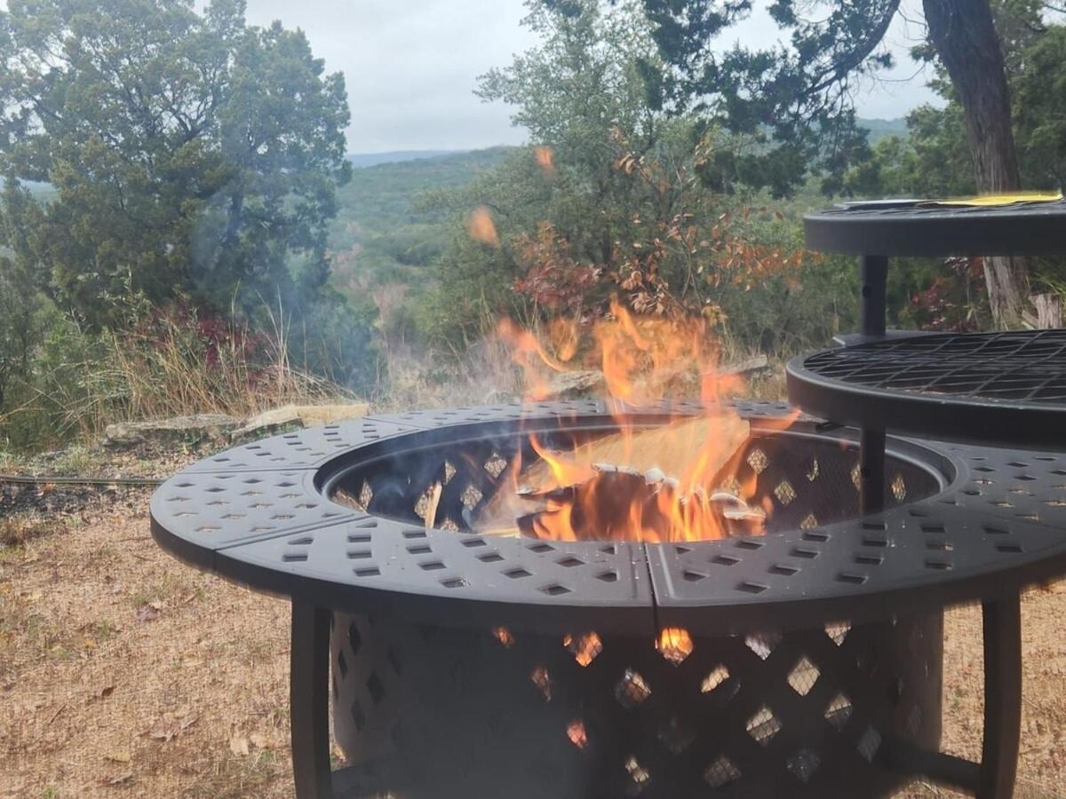 Entire 2Br 2Ba Hilltop View Home Sleeps 7 Pets 4 Acres Jacuzzi Central Ac Kingbeds Free Wifi-Parking Kitchen Washerdryer Starry Terrace Two Sunset Dining Patios Grill Stovetop Oven Fridge Onsitewoodedhiking Wildlife Coveredpatio4Pets & Birds Singing! Marble Falls Exteriér fotografie