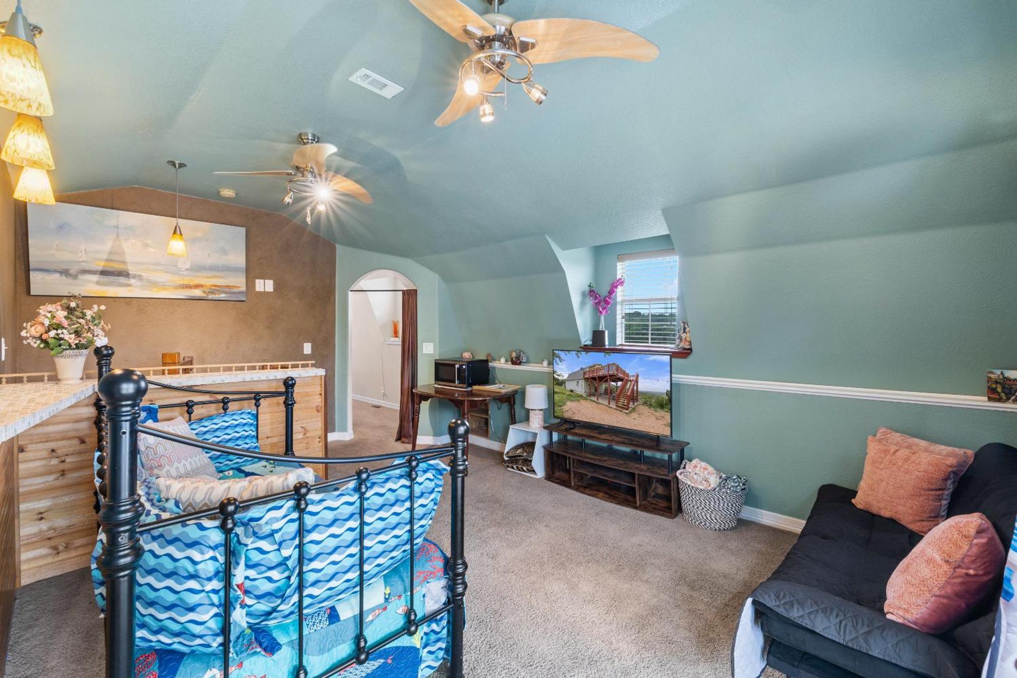 Entire 2Br 2Ba Hilltop View Home Sleeps 7 Pets 4 Acres Jacuzzi Central Ac Kingbeds Free Wifi-Parking Kitchen Washerdryer Starry Terrace Two Sunset Dining Patios Grill Stovetop Oven Fridge Onsitewoodedhiking Wildlife Coveredpatio4Pets & Birds Singing! Marble Falls Exteriér fotografie